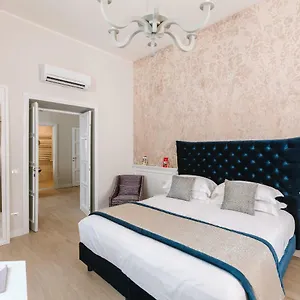 Rhea Silvia Luxury Navona בית הארחה